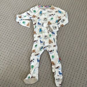 EUC 3-6 month modal magnetic me footies - days of the week with dogs design